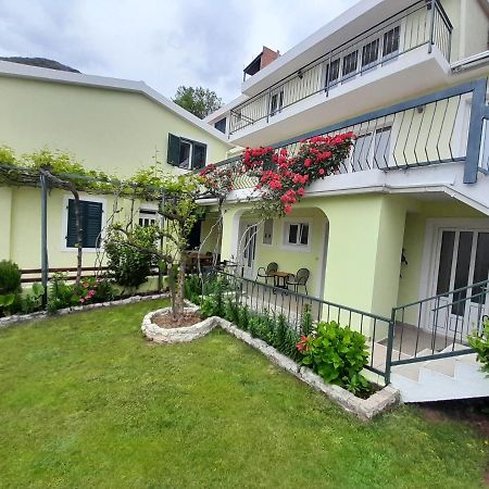 Apartments Simo Petrovac Exterior foto