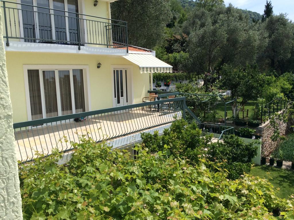 Apartments Simo Petrovac Exterior foto