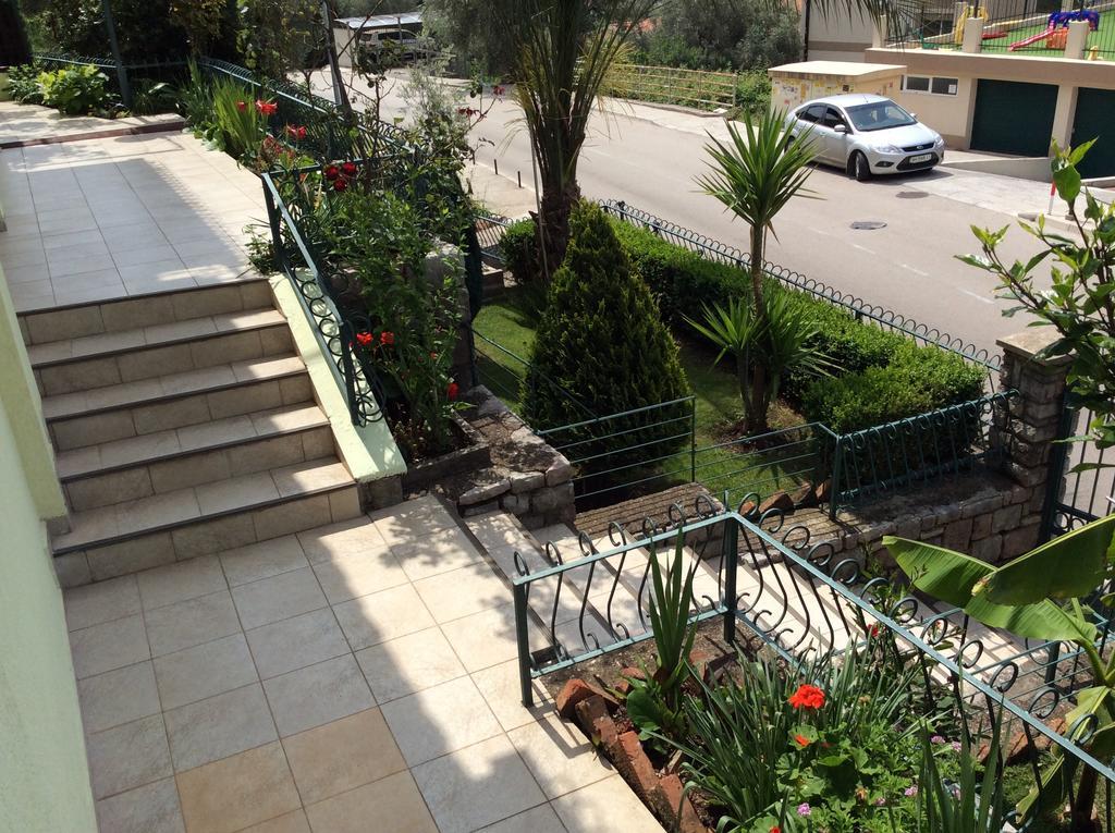 Apartments Simo Petrovac Exterior foto