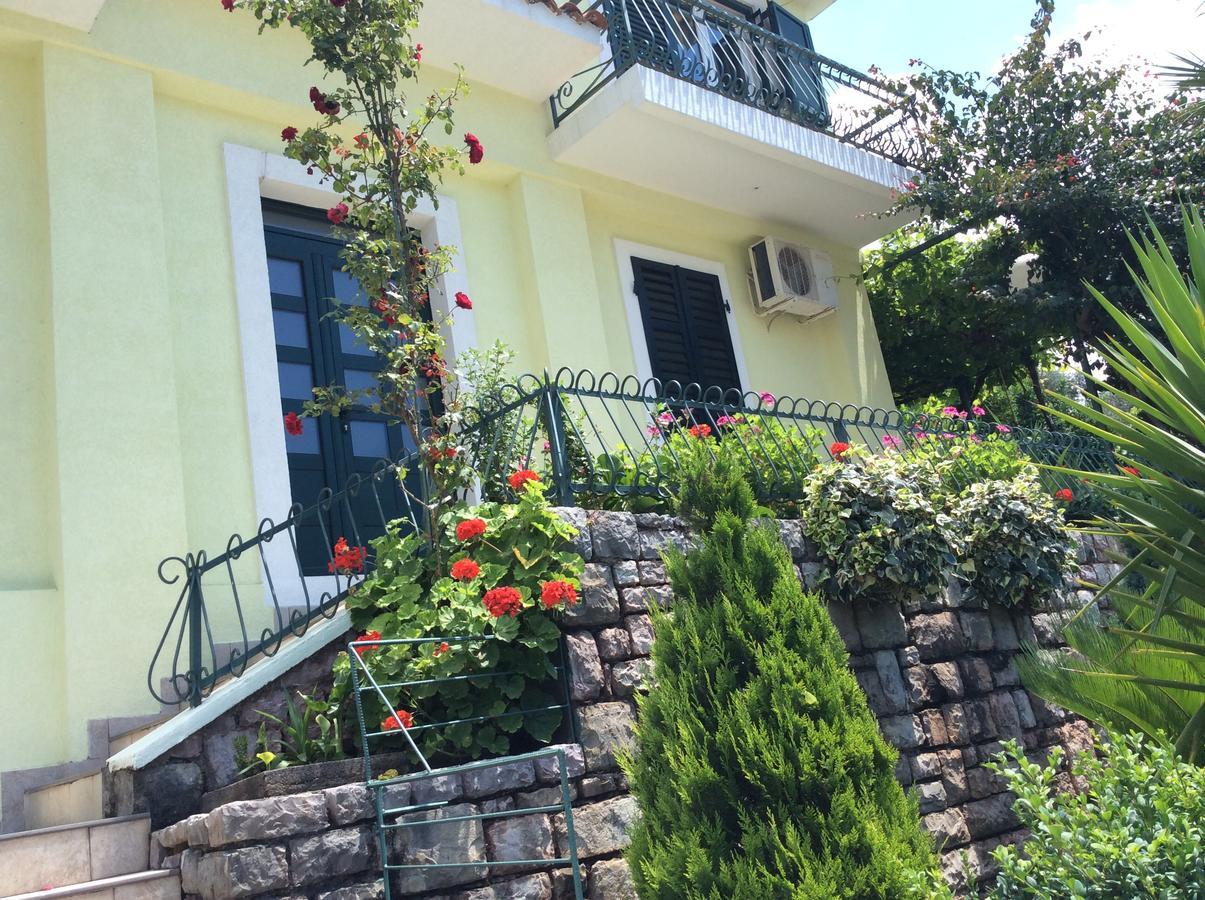 Apartments Simo Petrovac Exterior foto