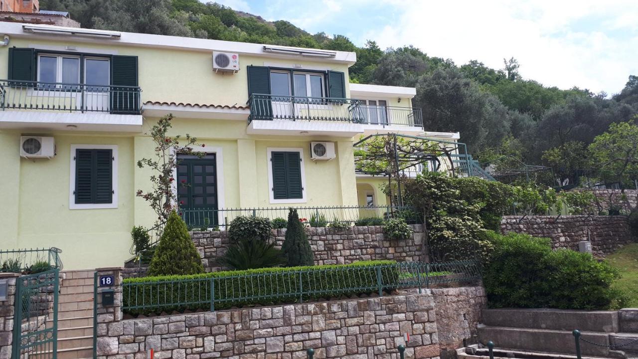 Apartments Simo Petrovac Exterior foto
